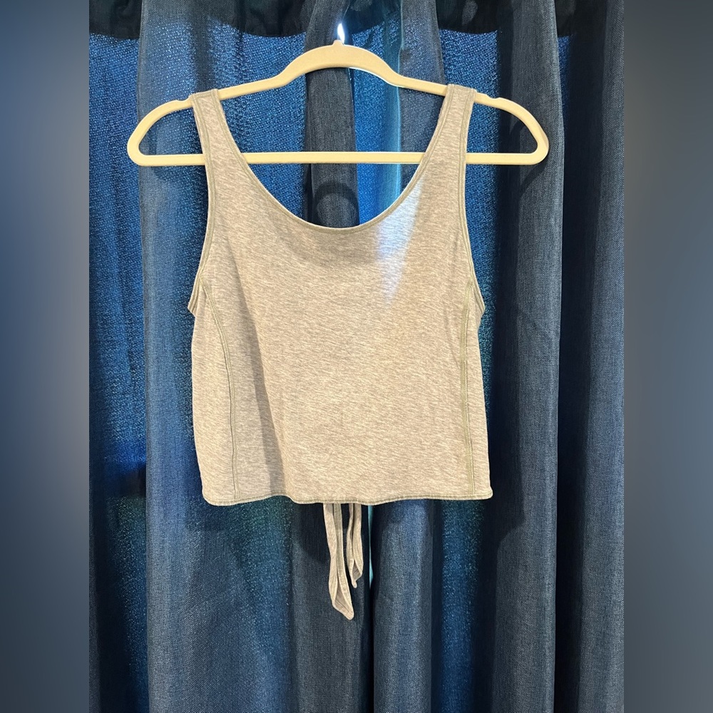 Lululemon it’s a tie tank. Gray.